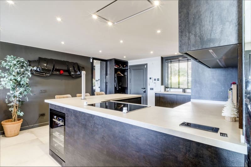 4 bedroom Apartment for sale in Nueva Andalucia with pool garage - € 1,350,000 (Ref: 8773318)