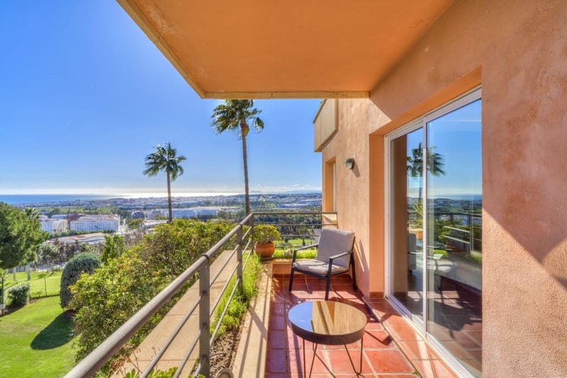 4 bedroom Apartment for sale in Nueva Andalucia with pool garage - € 1,350,000 (Ref: 8773318)