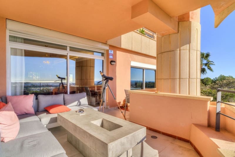 4 bedroom Apartment for sale in Nueva Andalucia with pool garage - € 1,350,000 (Ref: 8773318)