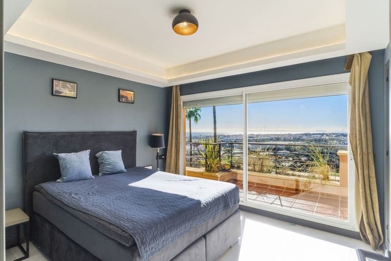 4 bedroom Apartment for sale in Nueva Andalucia with pool garage - € 1,350,000 (Ref: 8773318)