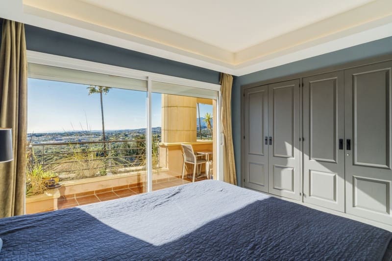 4 bedroom Apartment for sale in Nueva Andalucia with pool garage - € 1,350,000 (Ref: 8773318)