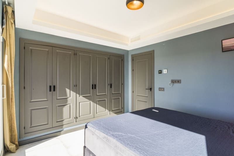 4 bedroom Apartment for sale in Nueva Andalucia with pool garage - € 1,350,000 (Ref: 8773318)