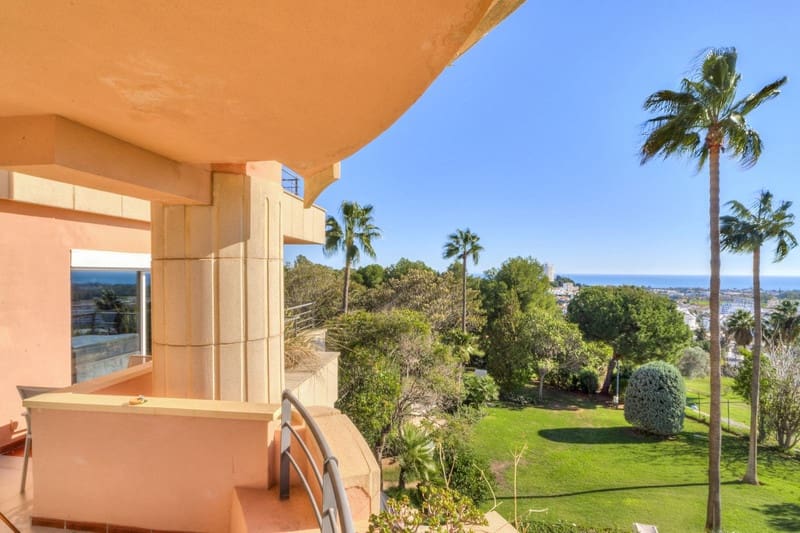 4 bedroom Apartment for sale in Nueva Andalucia with pool garage - € 1,350,000 (Ref: 8773318)