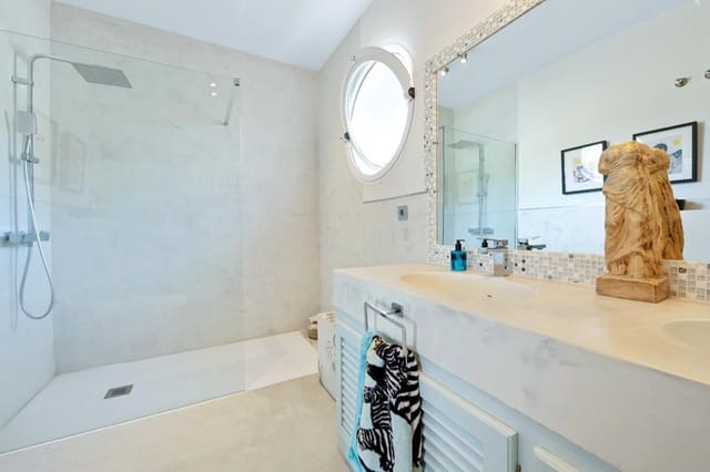 4 sovrum Semi-fristående Villa till salu i Marbella med pool garage - 2 195 000 € (Ref: 8773320)