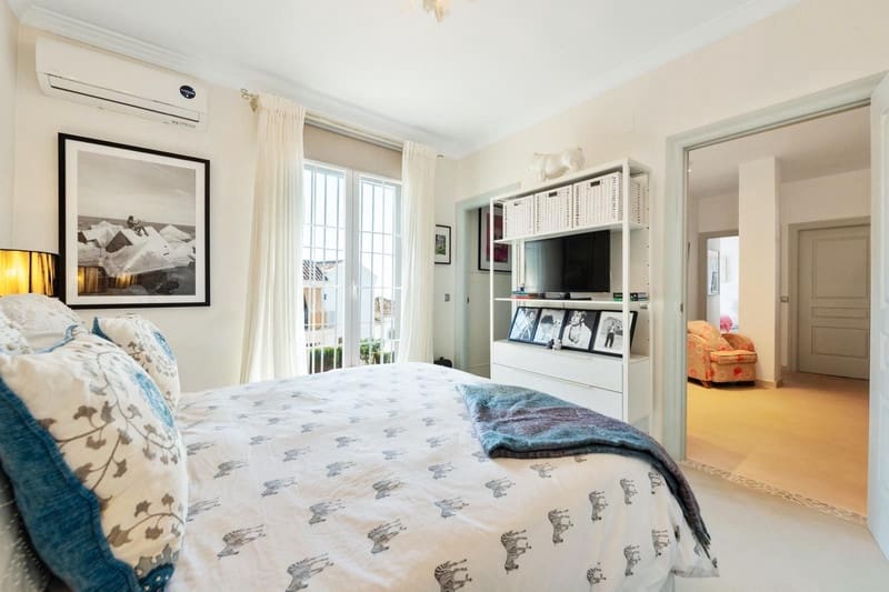 4 sovrum Semi-fristående Villa till salu i Marbella med pool garage - 2 195 000 € (Ref: 8773320)