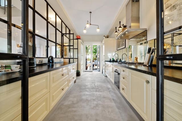 4 sovrum Semi-fristående Villa till salu i Marbella med pool garage - 2 195 000 € (Ref: 8773320)