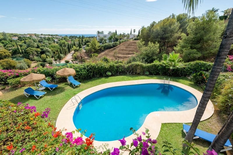 4 sovrum Semi-fristående Villa till salu i Marbella med pool garage - 2 195 000 € (Ref: 8773320)