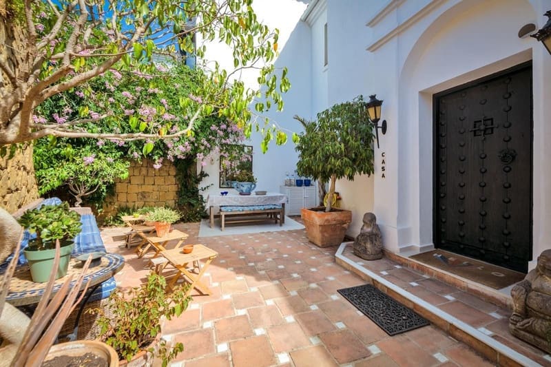 4 sovrum Semi-fristående Villa till salu i Marbella med pool garage - 2 195 000 € (Ref: 8773320)