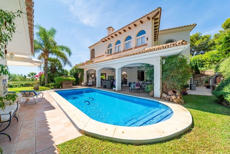 6 bedroom Villa for sale in Benalmadena with pool garage - € 1,695,000 (Ref: 8776036)