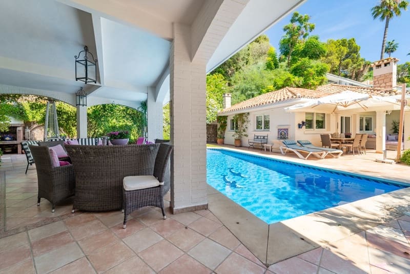 6 bedroom Villa for sale in Benalmadena with pool garage - € 1,695,000 (Ref: 8776036)