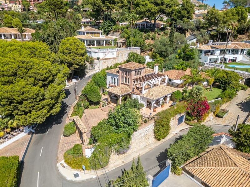 6 bedroom Villa for sale in Benalmadena with pool garage - € 1,695,000 (Ref: 8776036)