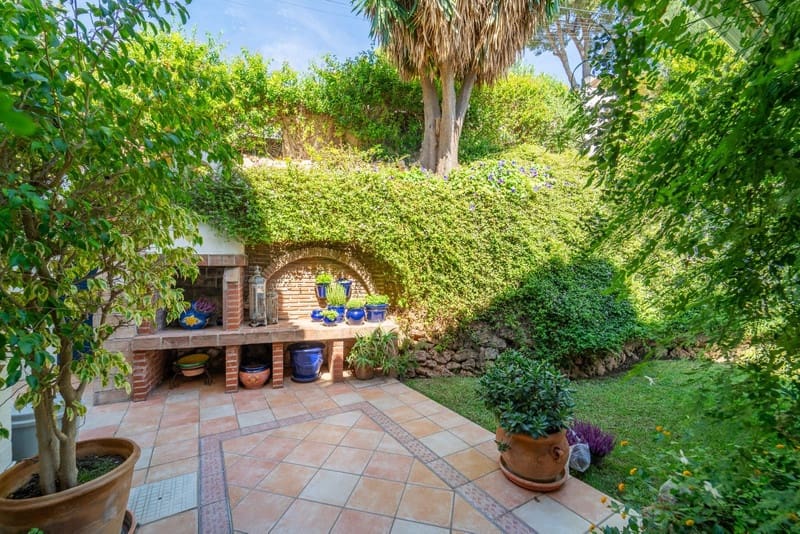 6 bedroom Villa for sale in Benalmadena with pool garage - € 1,695,000 (Ref: 8776036)