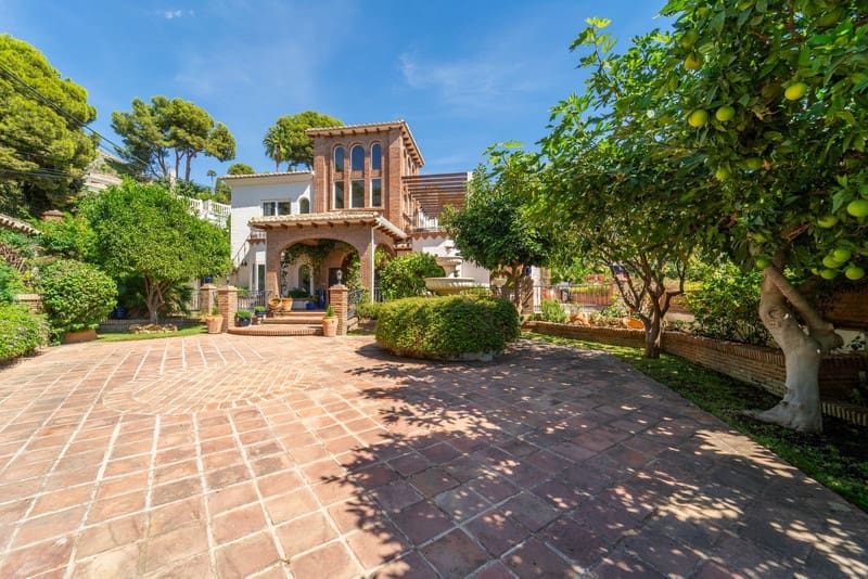 6 bedroom Villa for sale in Benalmadena with pool garage - € 1,695,000 (Ref: 8776036)