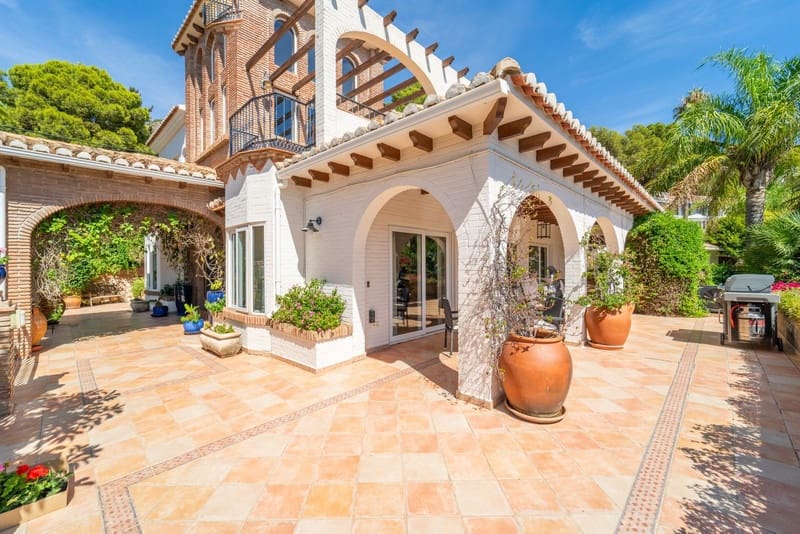 6 bedroom Villa for sale in Benalmadena with pool garage - € 1,695,000 (Ref: 8776036)