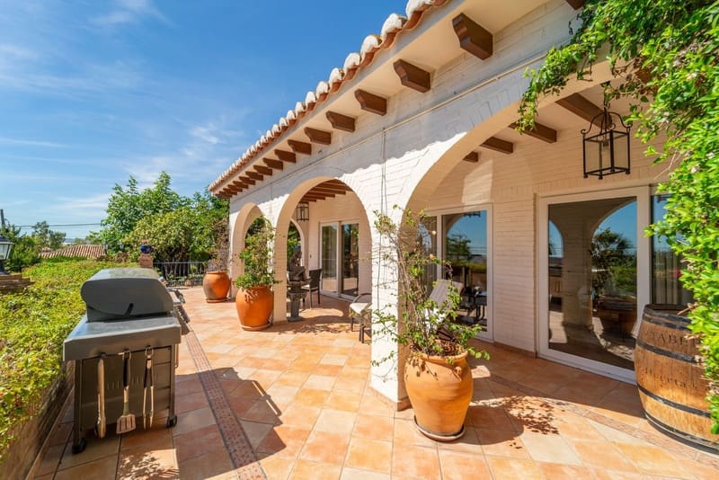 6 bedroom Villa for sale in Benalmadena with pool garage - € 1,695,000 (Ref: 8776036)