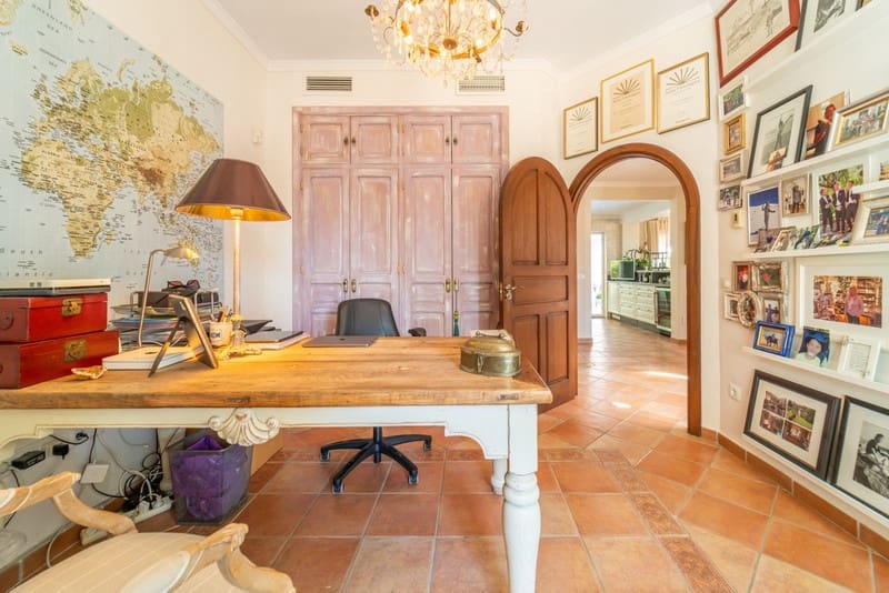 6 bedroom Villa for sale in Benalmadena with pool garage - € 1,695,000 (Ref: 8776036)