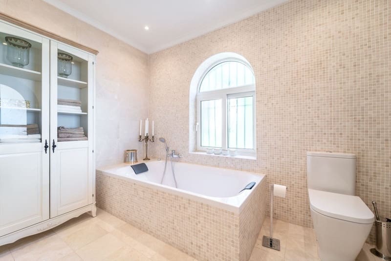 6 bedroom Villa for sale in Benalmadena with pool garage - € 1,695,000 (Ref: 8776036)