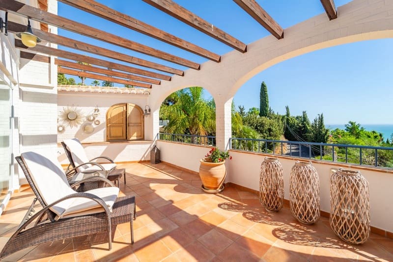 6 bedroom Villa for sale in Benalmadena with pool garage - € 1,695,000 (Ref: 8776036)