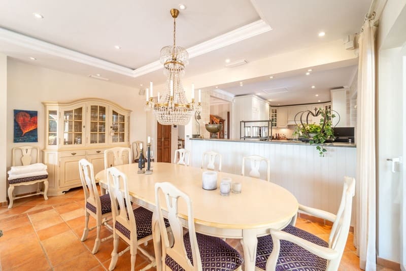 6 bedroom Villa for sale in Benalmadena with pool garage - € 1,695,000 (Ref: 8776036)