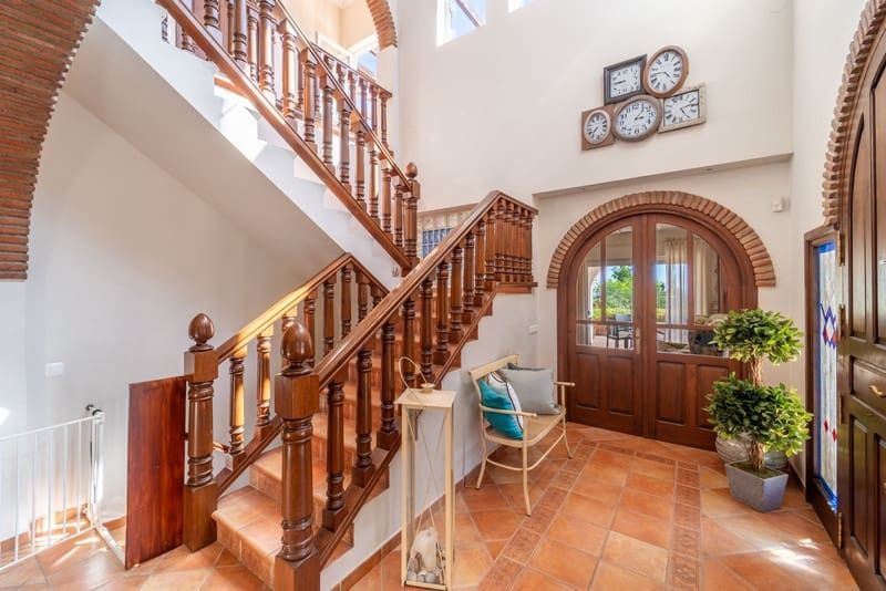 6 bedroom Villa for sale in Benalmadena with pool garage - € 1,695,000 (Ref: 8776036)