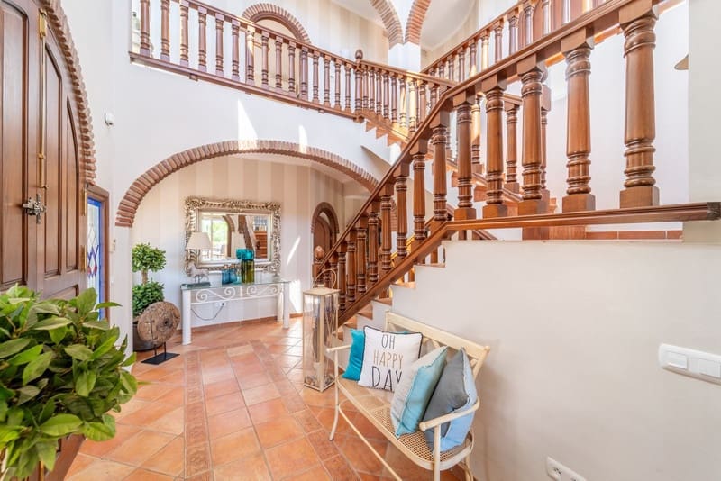 6 bedroom Villa for sale in Benalmadena with pool garage - € 1,695,000 (Ref: 8776036)