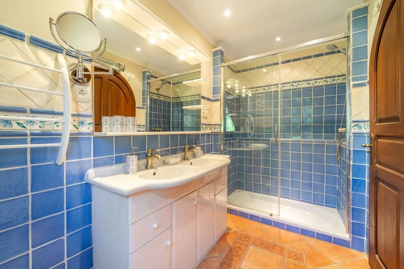 6 bedroom Villa for sale in Benalmadena with pool garage - € 1,695,000 (Ref: 8776036)