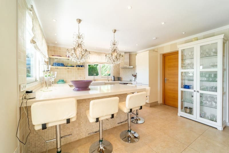 6 bedroom Villa for sale in Benalmadena with pool garage - € 1,695,000 (Ref: 8776036)