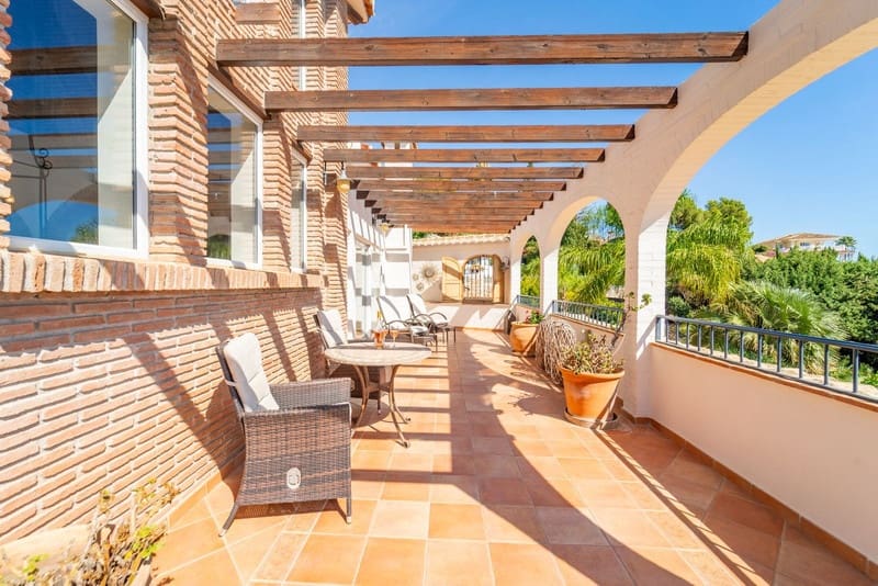 6 bedroom Villa for sale in Benalmadena with pool garage - € 1,695,000 (Ref: 8776036)