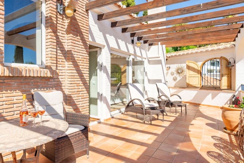 6 bedroom Villa for sale in Benalmadena with pool garage - € 1,695,000 (Ref: 8776036)
