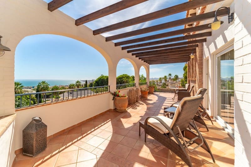 6 bedroom Villa for sale in Benalmadena with pool garage - € 1,695,000 (Ref: 8776036)