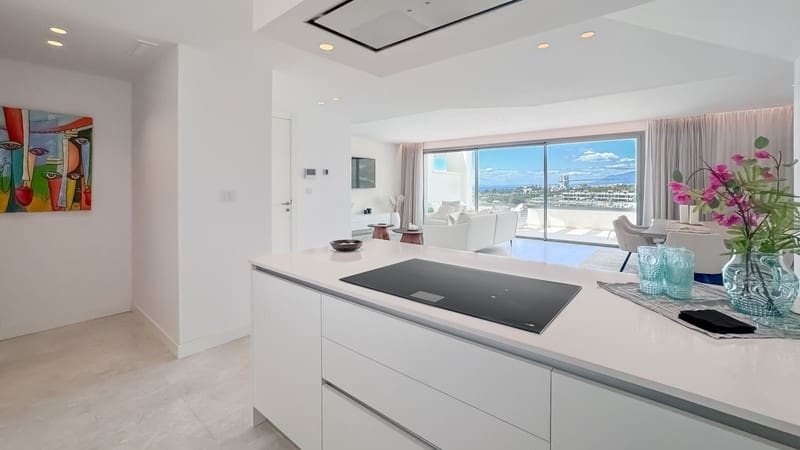 3 quarto Penthouse para venda em Marbella com piscina garagem - 1 850 000 € (Ref: 8786143)