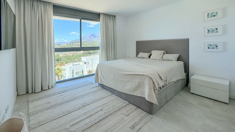 3 quarto Penthouse para venda em Marbella com piscina garagem - 1 850 000 € (Ref: 8786143)