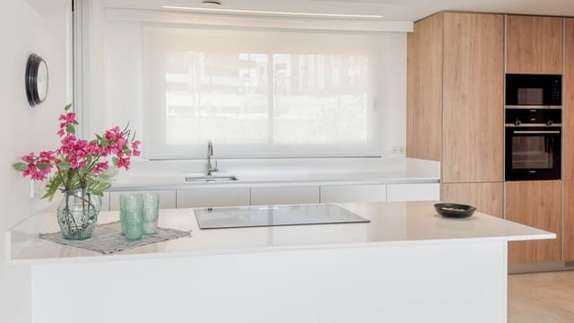 3 quarto Penthouse para venda em Marbella com piscina garagem - 1 850 000 € (Ref: 8786143)