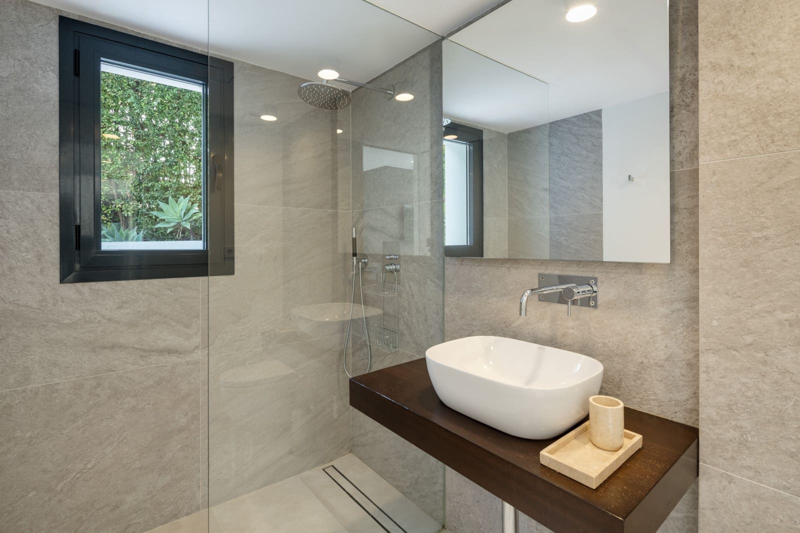 6 bedroom Villa for sale in Marbella with pool garage - € 4,500,000 (Ref: 8786144)