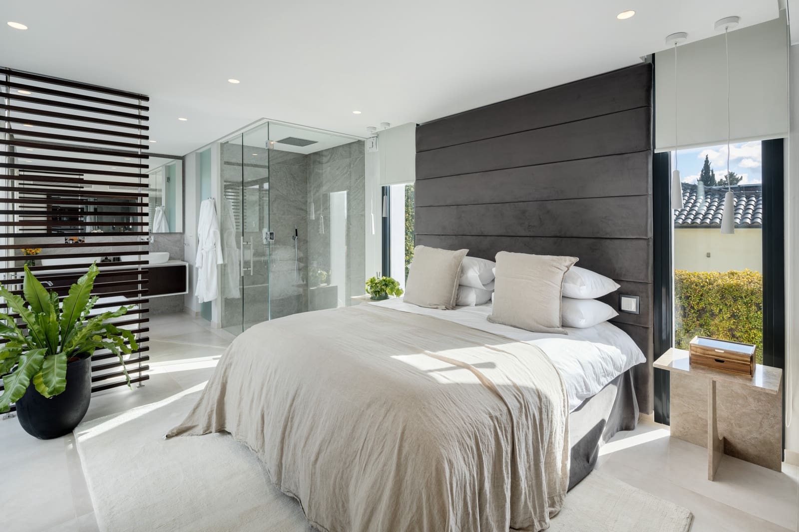 6 bedroom Villa for sale in Marbella with pool garage - € 4,500,000 (Ref: 8786144)