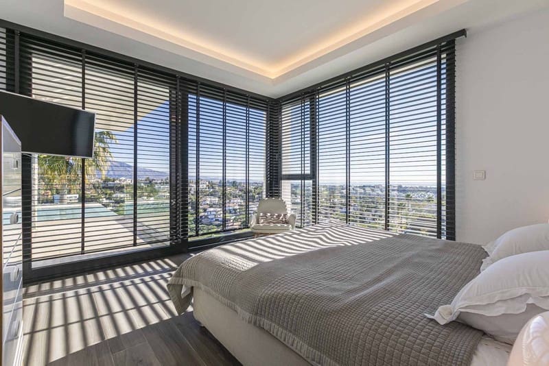 4 bedroom Villa for sale in Benahavis with pool garage - € 5,250,000 (Ref: 8789249)