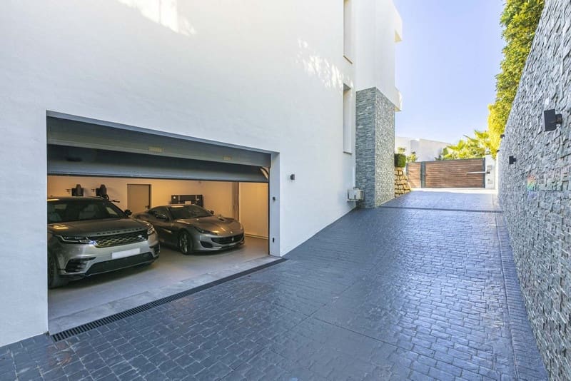 4 bedroom Villa for sale in Benahavis with pool garage - € 5,250,000 (Ref: 8789249)