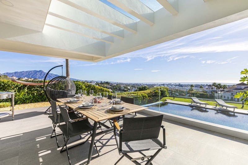 4 bedroom Villa for sale in Benahavis with pool garage - € 5,250,000 (Ref: 8789249)