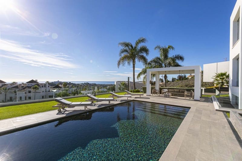 4 bedroom Villa for sale in Benahavis with pool garage - € 5,250,000 (Ref: 8789249)