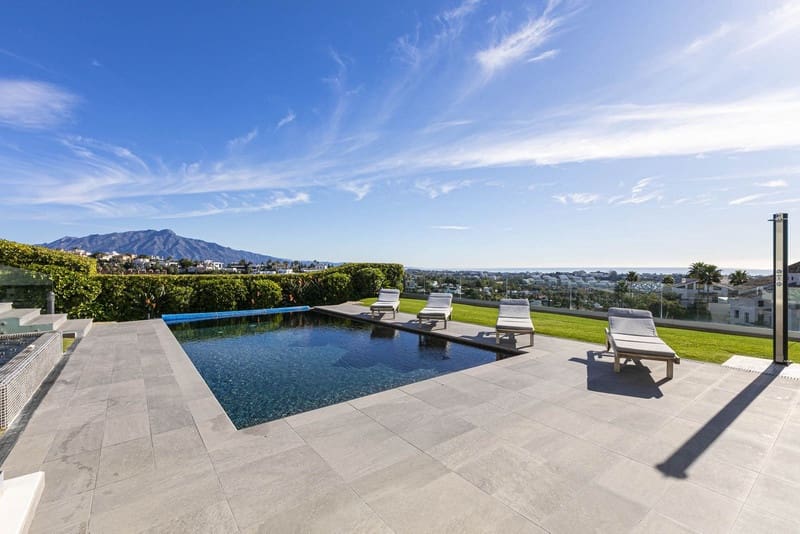 4 bedroom Villa for sale in Benahavis with pool garage - € 5,250,000 (Ref: 8789249)