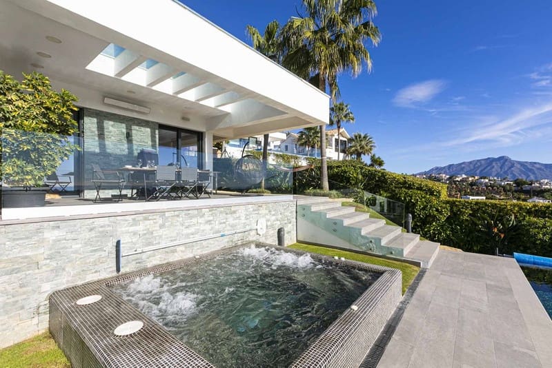 4 bedroom Villa for sale in Benahavis with pool garage - € 5,250,000 (Ref: 8789249)