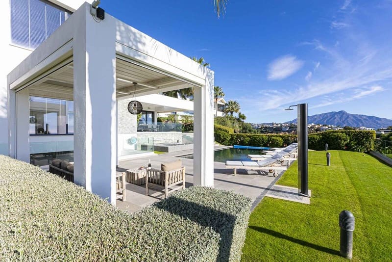 4 bedroom Villa for sale in Benahavis with pool garage - € 5,250,000 (Ref: 8789249)