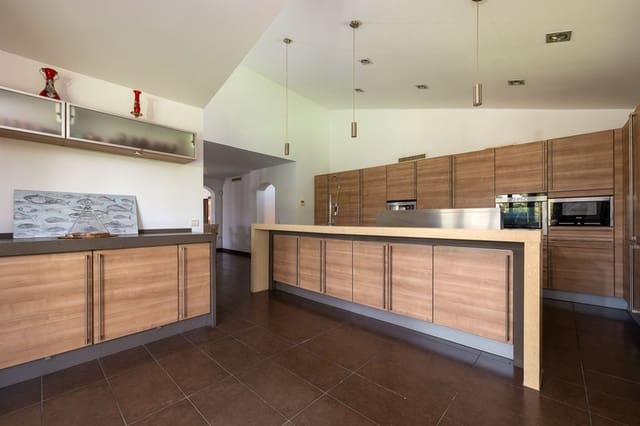 4 soverom Villa til salgs i Golden Mile, Marbella med svømmebasseng garasje - € 2 700 000 (Ref: 8789250)