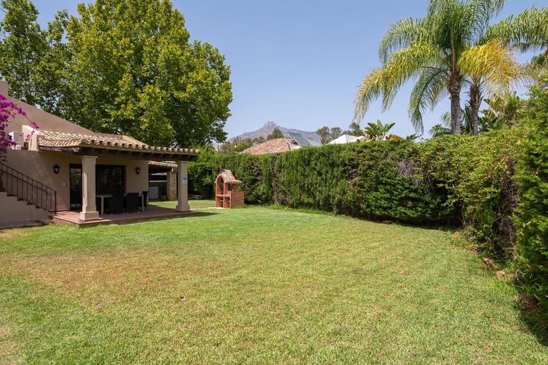 4 bedroom Villa for sale in Golden Mile with pool garage - € 2,700,000 (Ref: 8789250)