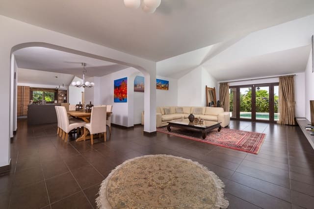 4 sypialnia Willa na sprzedaż w Golden Mile, Marbella z basenem garażem - 2 875 000 € (Ref: 8789250)