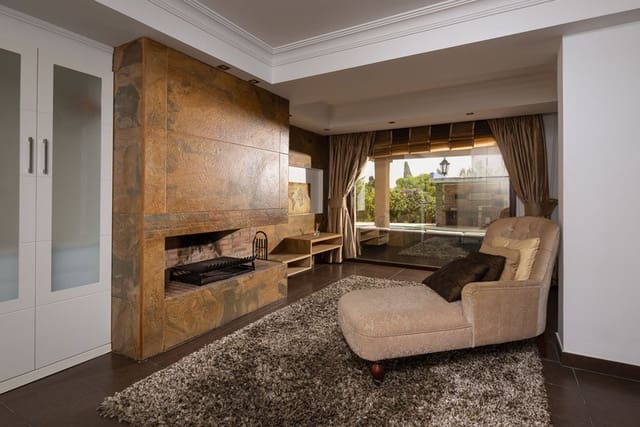 4 sypialnia Willa na sprzedaż w Golden Mile, Marbella z basenem garażem - 2 875 000 € (Ref: 8789250)