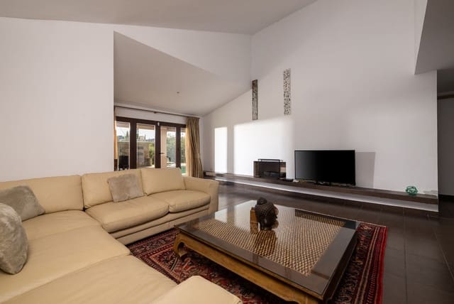 4 sypialnia Willa na sprzedaż w Golden Mile, Marbella z basenem garażem - 2 875 000 € (Ref: 8789250)
