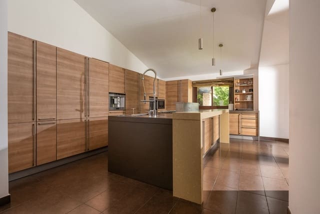 4 sypialnia Willa na sprzedaż w Golden Mile, Marbella z basenem garażem - 2 875 000 € (Ref: 8789250)