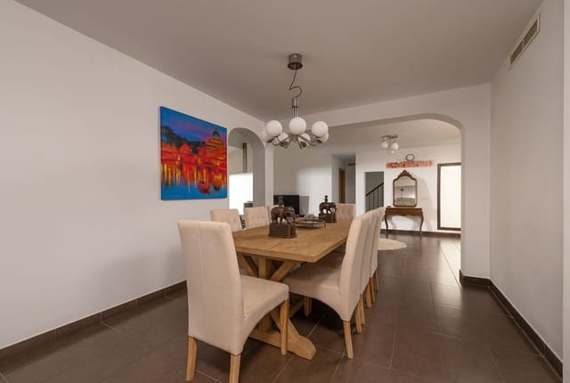 4 sypialnia Willa na sprzedaż w Golden Mile, Marbella z basenem garażem - 2 875 000 € (Ref: 8789250)