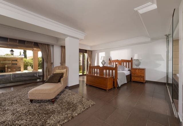 4 sypialnia Willa na sprzedaż w Golden Mile, Marbella z basenem garażem - 2 875 000 € (Ref: 8789250)
